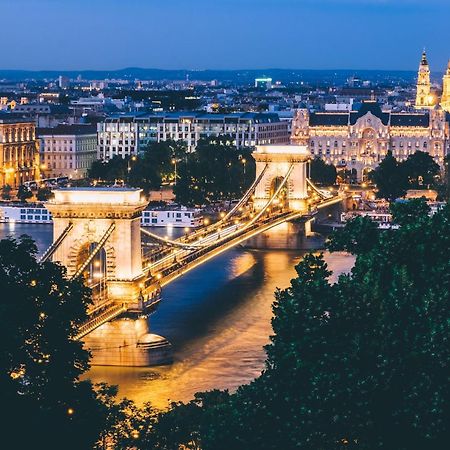 Central Point Budapest Budapeste Exterior foto