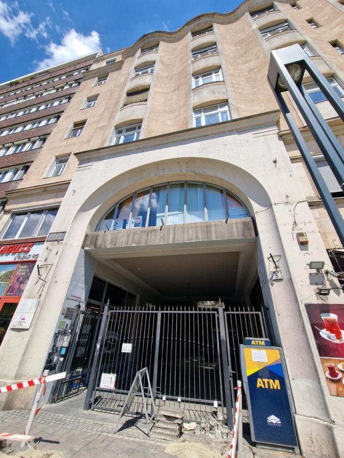 Central Point Budapest Budapeste Exterior foto