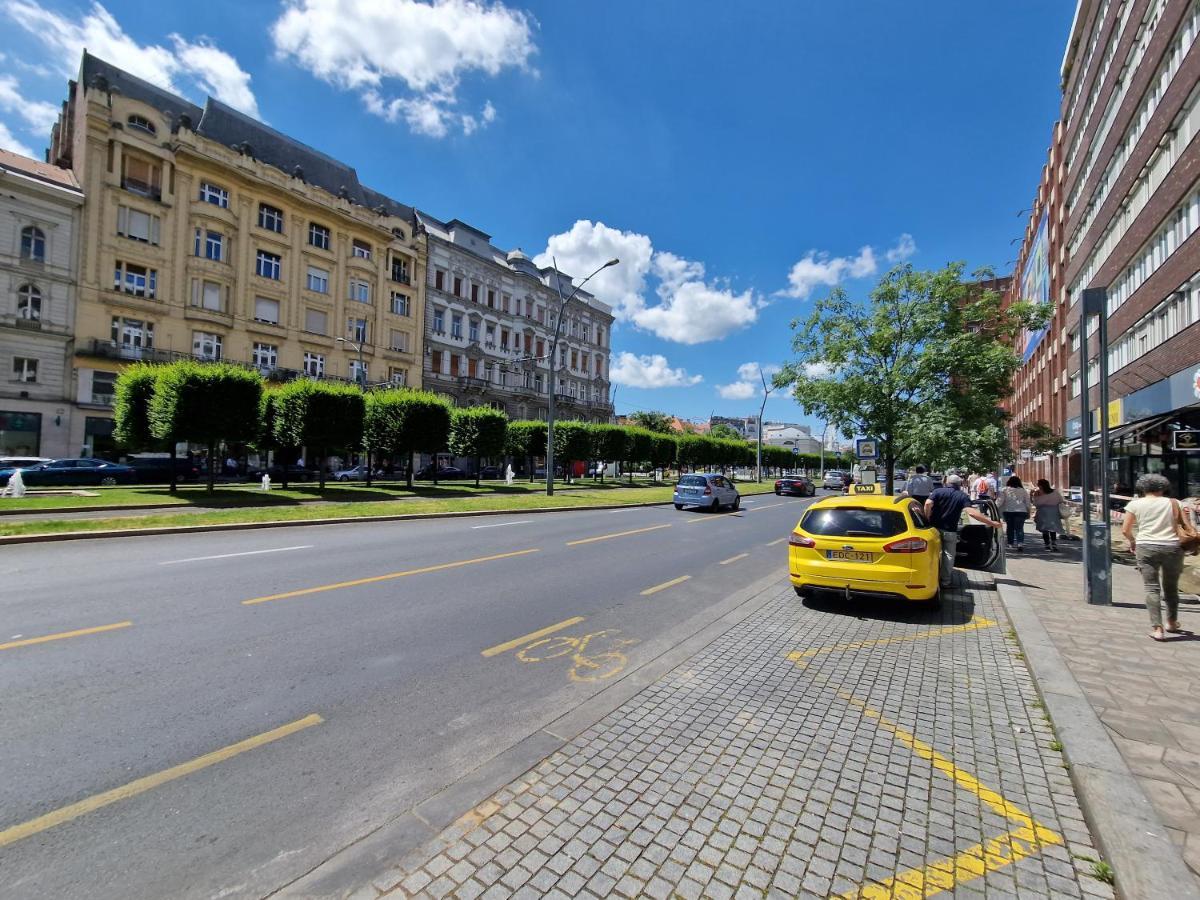 Central Point Budapest Budapeste Exterior foto