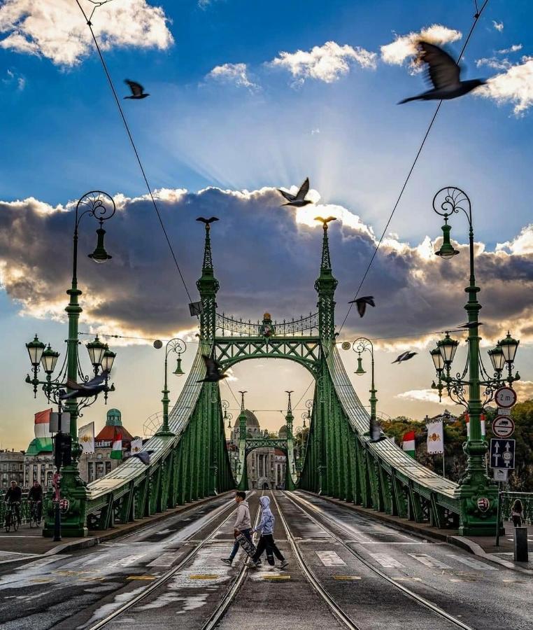 Central Point Budapest Budapeste Exterior foto
